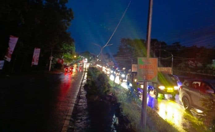 setiap_hari_besar_antrian_kendaraan_di_jembatan_sigagak_warga_pelebar_jalan_medan