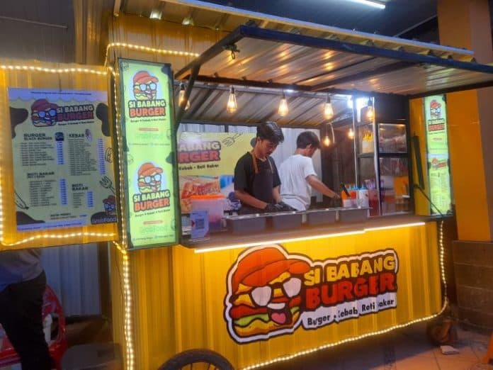 sibabang_burger_bermodalkan_rp5_juta_kini_sudah_miliki_dua_outlet