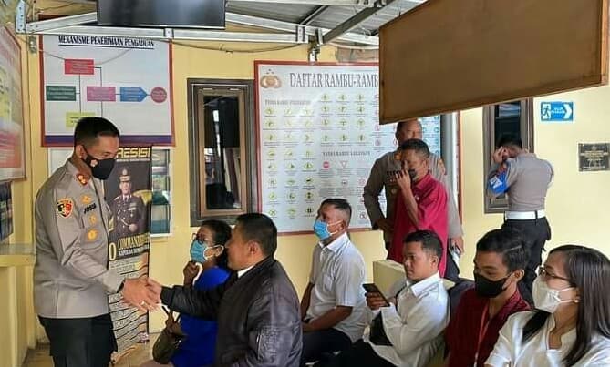 sidak_pelayanan_sim_kapolres_samosir_tegaskan_jangan_ada_pungli_dan_calo