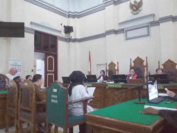 sidang_kasus_korupsi_mahad_uinsu_evy_novianti_menangis_bacakan_pleidoi