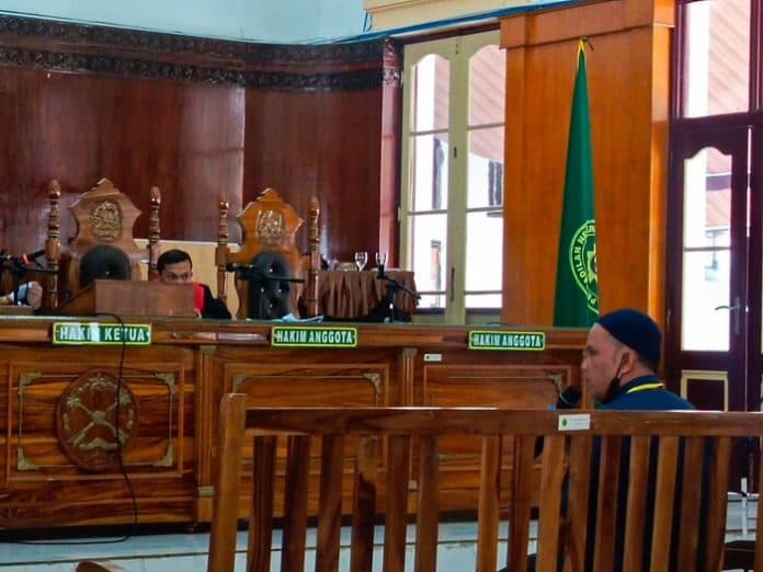 sidang_korupsi_apd_covid_19_saksi_ngaku_diajak_terdakwa_robby_messa_nusa_tarik_uang