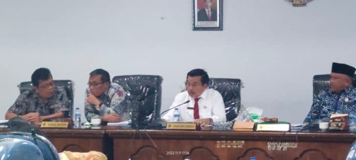 sidang_paripurna_rancangan_apbd_dairi_2023_berlangsung_alot_sekda_dicecar_pertanyaan_dewan