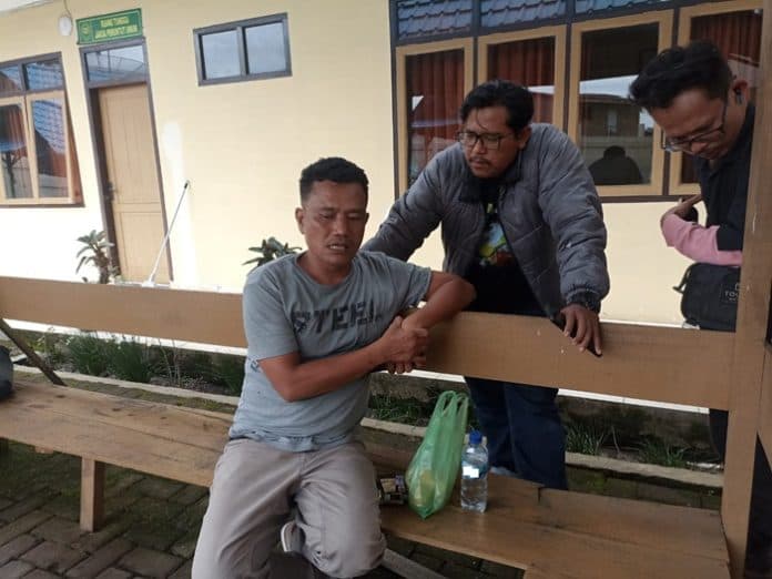 sidang_perdana_kasus_pembunuhan_wartawan_dan_keluarganya_molor_4_jam