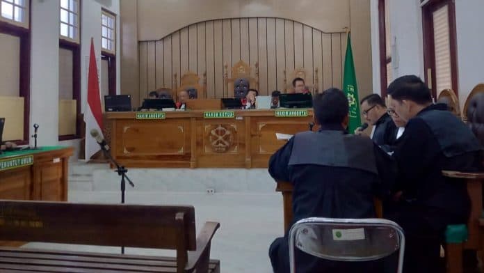sidang_pleidoi_apin_bk_kuasa_hukum_memohon_putusan_lebih_ringan_dari_tuntutan_jaksa