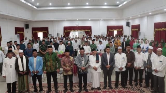 silaturahmi_ulama_zuama_tokoh_dan_cendekiawan_muslim_bupati_sergai_harap_ukhuwah_islamiyah_semakin_kuat