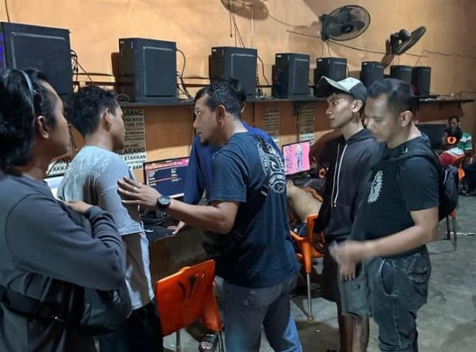 simpan_narkoba_3_pria_diamankan_polisi_dari_warnet_di_lubuk_pakam