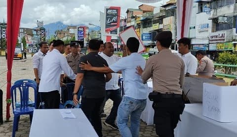 simulasi_personel_polres_padang_sidempuan_amankan_pengacau_saat_pilkades