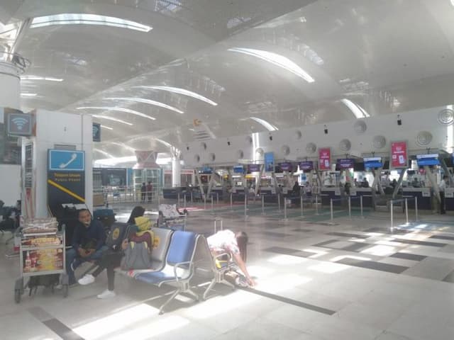 sinabung_erupsi_aktivitas_bandara_knia_masih_normal