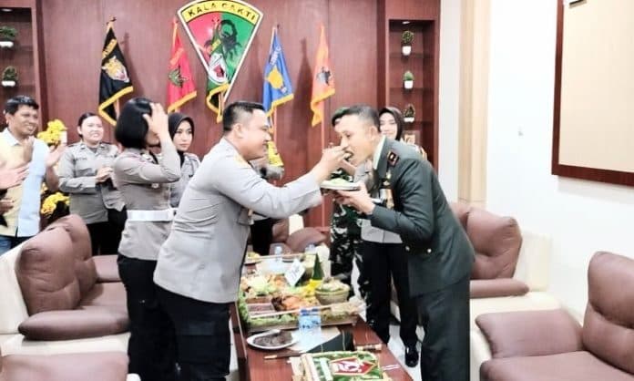 sinergitas_tni_polri_kunci_keberhasilan_jaga_kamtibmas_terlebih_jelang_pilkada_serentak