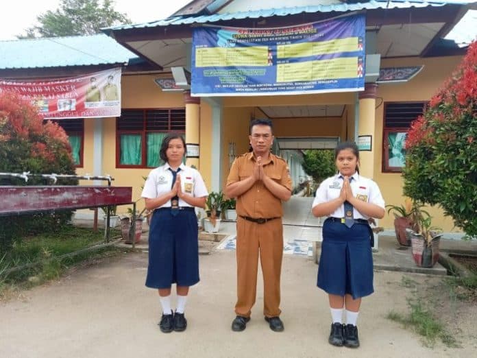 siswa_dan_guru_smpn_6_balige_ikuti_junior_science_olimpiade_di_medan