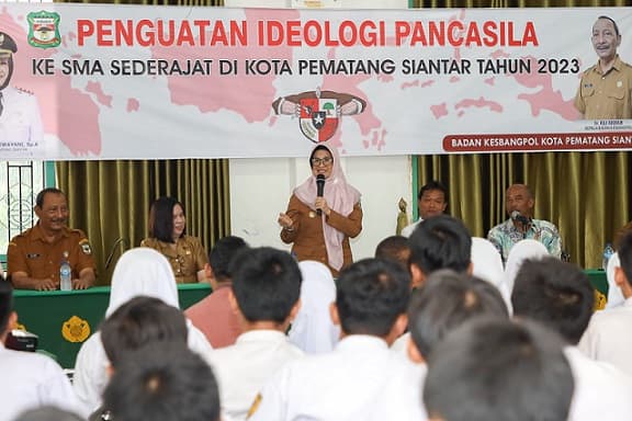 siswa_di_siantar_diminta_pilih_dan_pilah_informasi_yang_bermanfaat