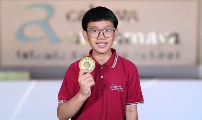 siswa_smp_cahaya_rancamaya_raih_emas_di_singapore_math_challenge_2024