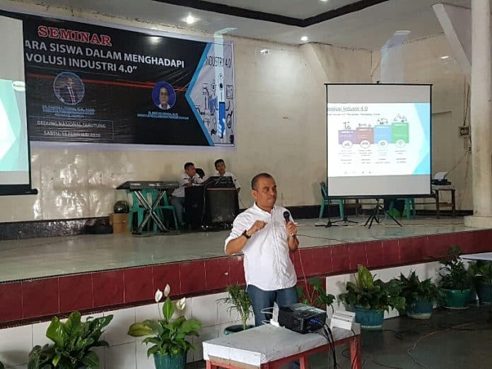 sman_1_tarutung_gelar_seminar_kaum_milenial_jangan_takut_hadapi_perubahan
