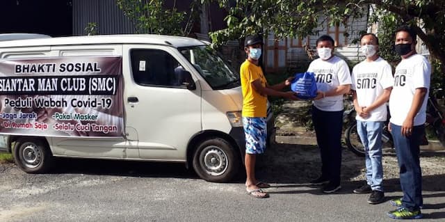smc_bagikan_sembako_door_to_door_untuk_warga_terdampak_corona