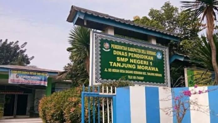 smp_negeri_i_tanjung_morawa_diduga_terima_siswa_baru_yang_tidak_lolos_jalur_zonasi