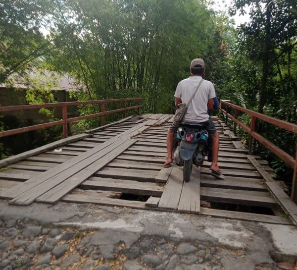 soal_jembatan_rusak_camat_minta_lurah_sarudik_buat_laporan_resmi