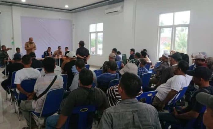soal_kasus_tanah_di_perlanaan_camat_ajak_warga_buat_permohonan_ke_bupati_simalungun