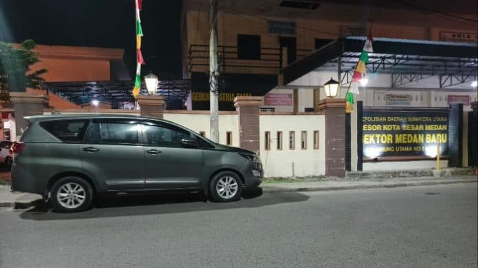 soal_mobil_digiring_ke_polsek_medan_baru_kapolsek_bantah_anggotanya_terlibat_debt_collector