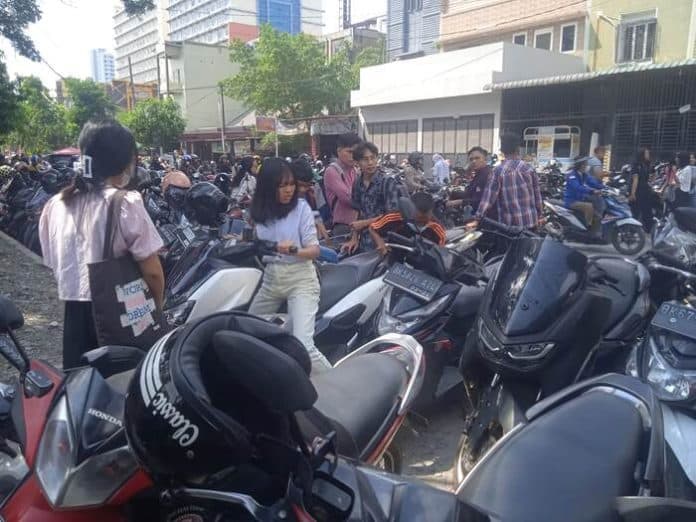 soal_parkir_berbayar_di_kampus_unpri_pengamat_pendidikan_ada_prosedurnya