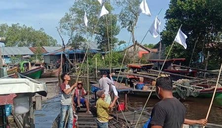 solar_langka_nelayan_di_asahan_kibarkan_bendera_putih_akibat_tak_melaut