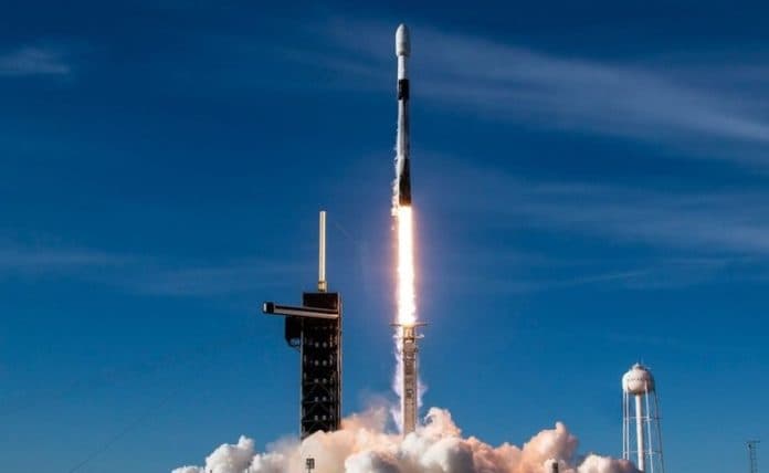 space_x_luncurkan_satelit_geostasioner_terkini_milik_eutelsat