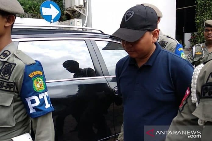 staf_wali_kota_medan_yang_kabur_sudah_menyerahkan_diri_ke_kpk