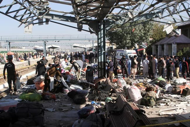 stasiun_kereta_api_di_pakistan_diguncang_bom_24_tewas_dan_40_terluka