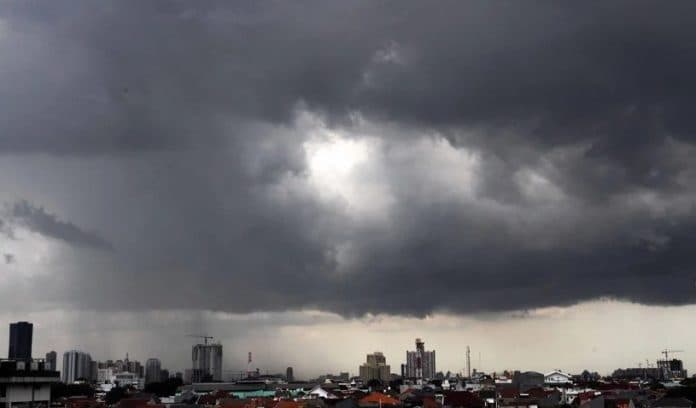 status_peringatan_dini_cuaca_ekstrim_diperpanjang_sampai_15_desember