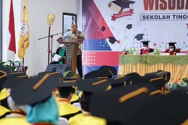 stie_bina_karya_gelar_wisuda_ini_harapan_wali_kota_tebingtinggi
