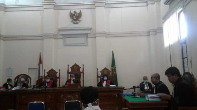 stttpenasehat_hukum_terdakwa_kepemilikan_25_butir_ekstasi_tuding_tuntutan_jaksa_nina_tu_nina