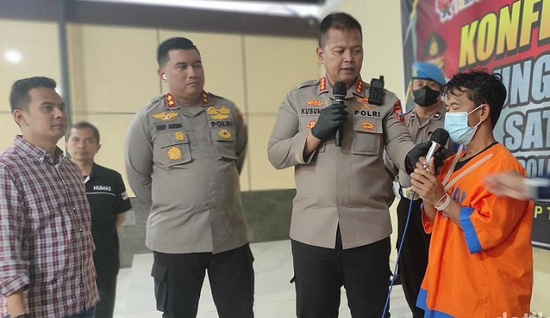 suami_bejat_perkosa_anak_tiri_di_samping_istri_yang_sedang_tidur
