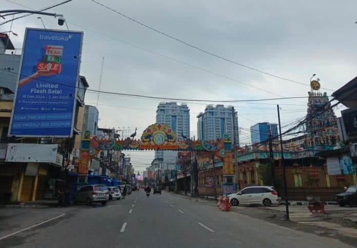 suasana_natal_jalanan_kota_medan_lengang_pagi_ini