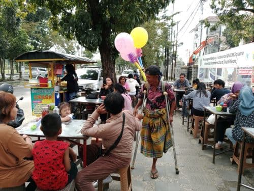subary_penjual_balon_berkaki_satu_yang_tak_kenal_menyerah