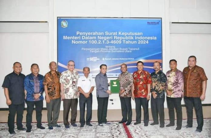 sugeng_riyanta_terima_sk_perpanjangan_masa_jabatan