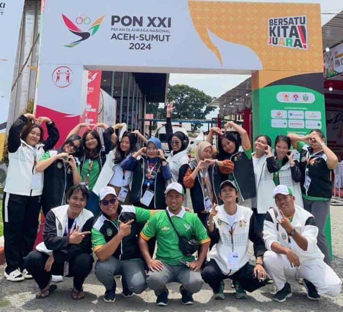 sukarelawan_konsumsi_cabor_tinju_pon_xxi_antara_pekerjaan_dan_pengalaman_berharga