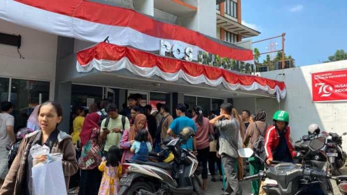 sulit_akses_e_materai_cpns_warga_medan_padati_kantor_pos