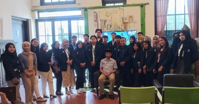 sultan_deli_xiv_makna_keris_adalah_persatuan_dan_harga_diri