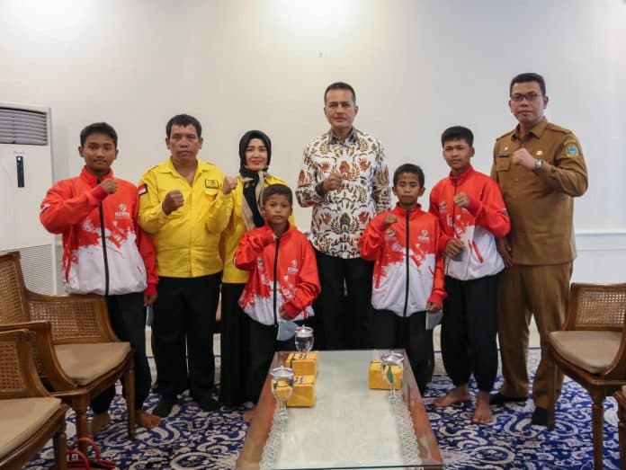 sumbang_medali_di_kejuaraan_kungfu_tradisional_di_fornas_vi_musa_rajekshah_apresiasi_atlet_kunfu_asal_samosir