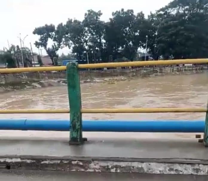 sungai_deli_meluap_kawasan_martubung_terendam_banjir