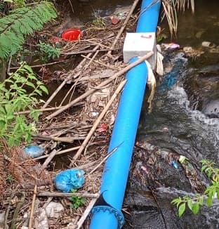 sungai_jalur_proyek_bangunan_jaringan_pipa_air_di_parbuluan_dairi_mulai_dipenuhi_sampah