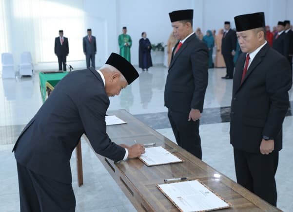 surya_lantik_pejabat_pemkab_asahan_camat_jadi_kepala_dinas_kominfo