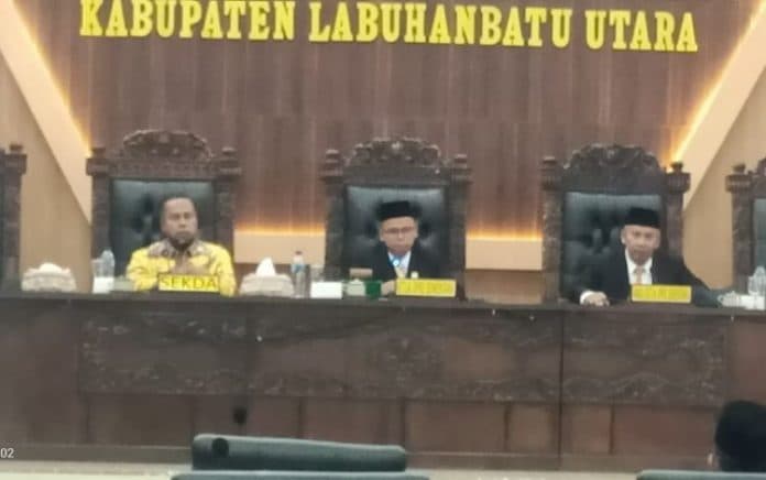 suryaman_dan_dedi_pahlevi_pimpin_pansus_tatib_dprd_labura