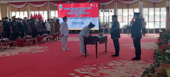 susanti_dewayani_dan_waris_tholib_resmi_jadi_wali_kota_pematang_siantar_dan_wali_kota_tanjungbalai