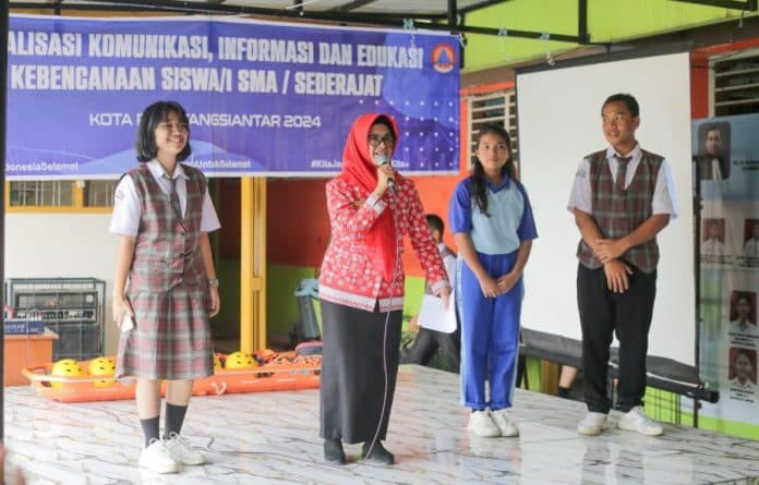 susanti_dewayani_ingatkan_pelajar_siantar_agar_jaga_bumi