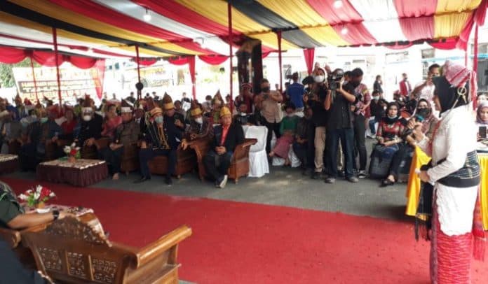 susanti_raja_sangnaualuh_damanik_adalah_bapak_toleransi_di_siantar