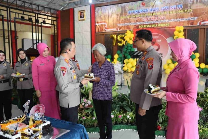 syukuran_hut_polwan_polresta_deli_serdang_serahkan_tali_asih