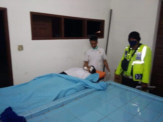 tabrak_pembatas_jalan_warga_sondi_raya_meninggal_dunia