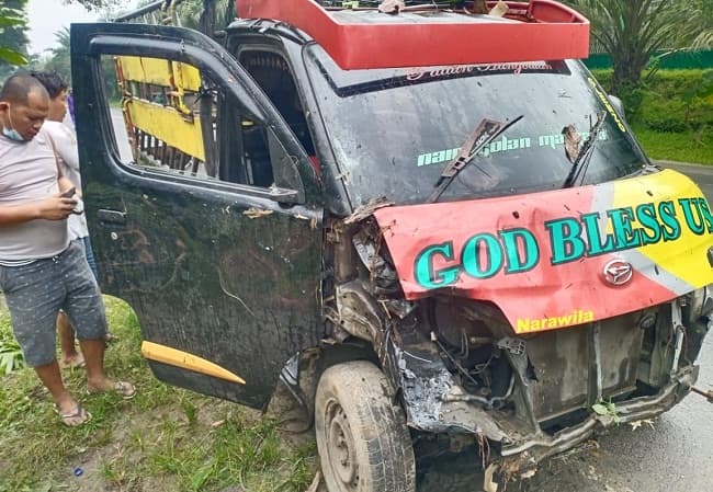 tabrakan_di_jalan_perdagangan_batu_bara_pengendara_sepeda_motor_tewas