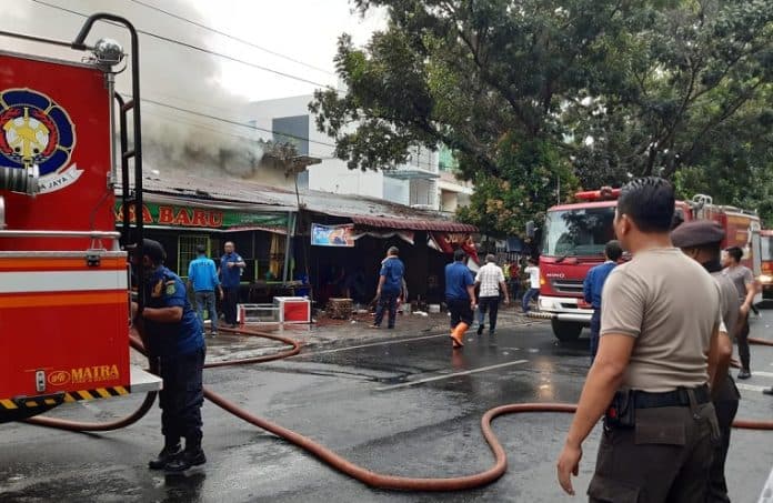 tabung_gas_bocor_rumah_makan_di_medan_terbakar