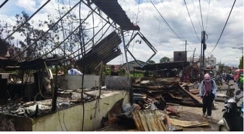 tabung_gas_meledak_8_kios_di_jalan_jamin_ginting_dilahap_si_jago_merah